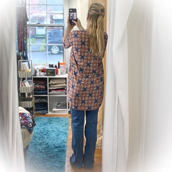 💕Super Cute High Low Oversized Lularoe Irma Tunic Top💕 - Picture 5 of 11